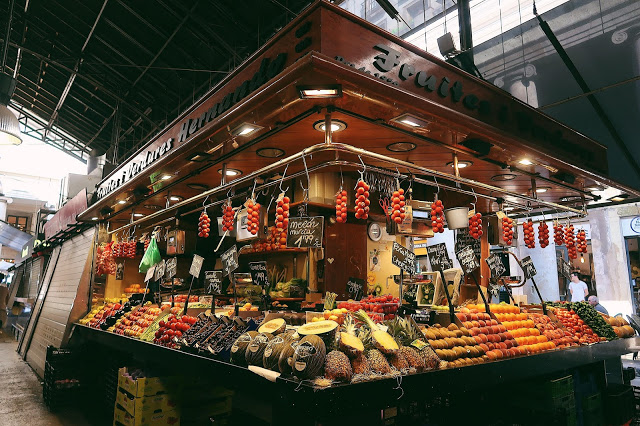 food stall at la boqueria, barcelona