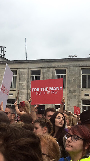 for the many, not the few placard - Southampton Guildhall jeremy corbyn rally
